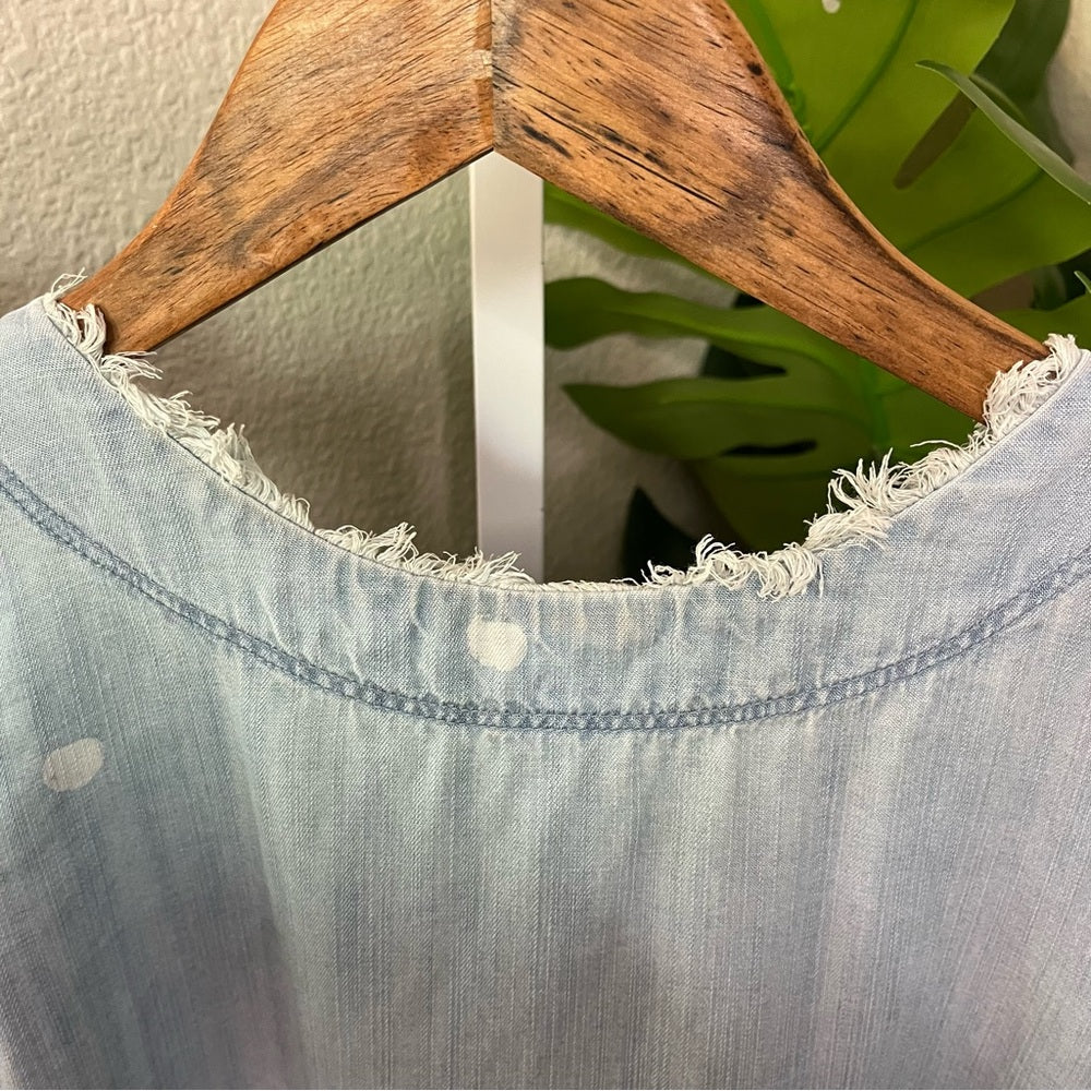 ✨ Cloth & Stone (Anthro) Polka Dot Chambray Tank Top M | Button-Back Fringe Top