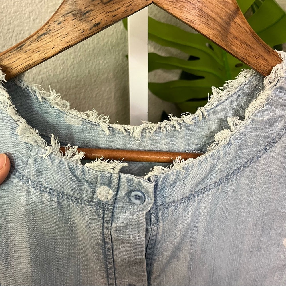 ✨ Cloth & Stone (Anthro) Polka Dot Chambray Tank Top M | Button-Back Fringe Top