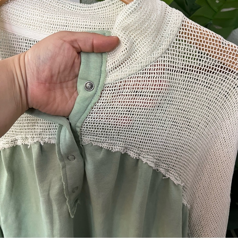 ✨ Urban Outfitters Sage Green & Cream Mesh Pullover Sz L | Lightweight Top