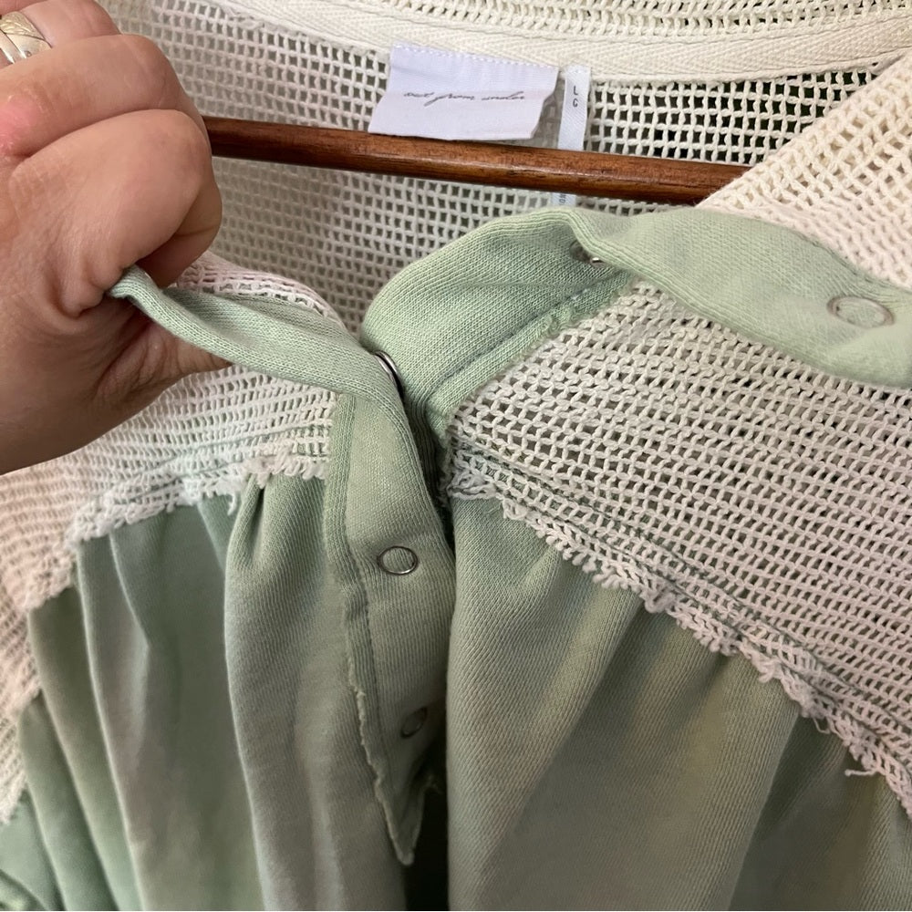 ✨ Urban Outfitters Sage Green & Cream Mesh Pullover Sz L | Lightweight Top