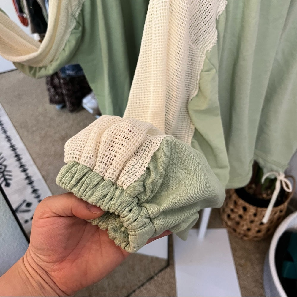 ✨ Urban Outfitters Sage Green & Cream Mesh Pullover Sz L | Lightweight Top