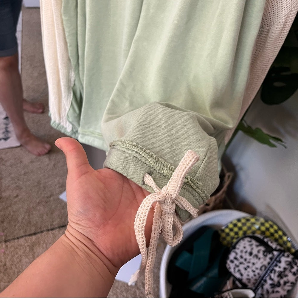 ✨ Urban Outfitters Sage Green & Cream Mesh Pullover Sz L | Lightweight Top